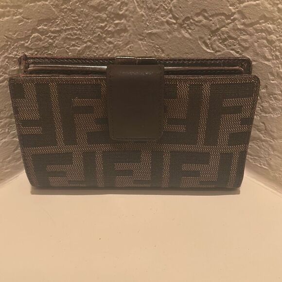 Fendi Signature Zucca Pattern Kisslock Wallet Brown Compact Bifold Cardholder - Picture 1 of 16